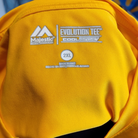 MLB Pirates hat and shirt - Picture 5 of 6